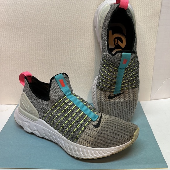 Nike Men's Gray React Phantom Run Flyknit 2 White/black-flash Crimson Sz. 6.5 - Picture 2 of 12